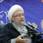 رئیس مجمع تشخیص مصلحت نظام: انتقاد و مطالبه‌گری حق ملت است، اما نباید به دشمن چراغ سبز داد