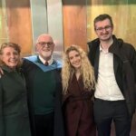 پدر ۷۰ ساله و دخترش همزمان از دانشگاه فارغ‌التحصیل شدند