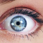 تغییر ظریف در چشمان یک نفر نشان میدهد آیا او به شما علاقه دارد یا نه تغییر ظریف در چشمان یک نفر نشان میدهد آیا او به شما علاقه دارد یا نه