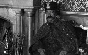 سلفی ناصرالدین‌شاه با همسرانش در کاخ گلستان