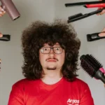 واکنش طرفدار مشهور منچستر یونایتد به شایعات درباره میلیونر شدنش پس از کوتاه نکردن مو